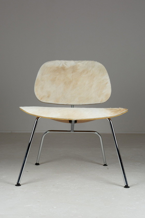 Image 1 of Charles & Ray Eames.Paar Eames Lcm stoelen in kalfshuid voor Vitra