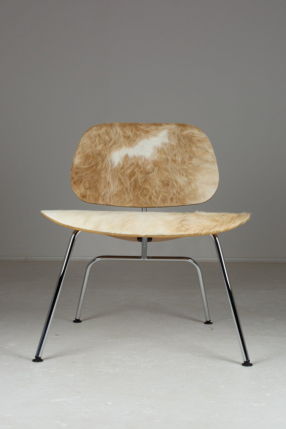 Image 1 of Charles & Ray Eames.Paar Eames Lcm stoelen in kalfshuid voor Vitra