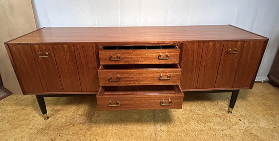 Image 1 of Mid Century Retro Vintage Tola Houten Dressoir Door G Plan E. Gomme 1950-1960 - Italiaans Geïnspireerd Ontwerp