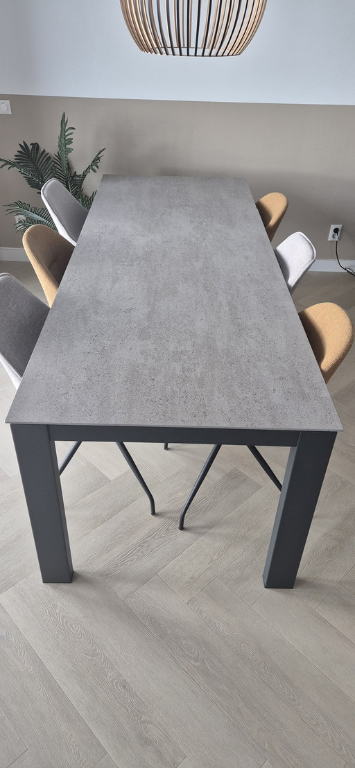 Eettafel Grijs Dekton Blad. Uitschuifbaar Blad. 