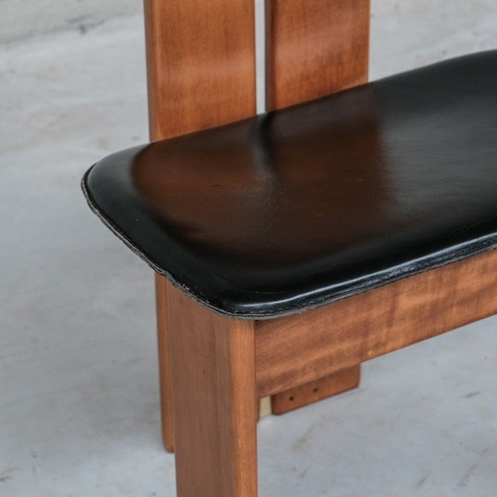 Image 1 of Set van 4 vintage "Africa" eetkamerstoelen in walnoot en leer voor Scarpa, Italië 1975