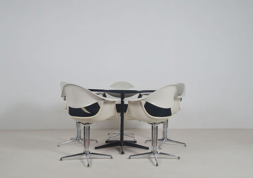 Eames eettafel en 5 stoelen van George Nelson voor Herman Miller, jaren '60