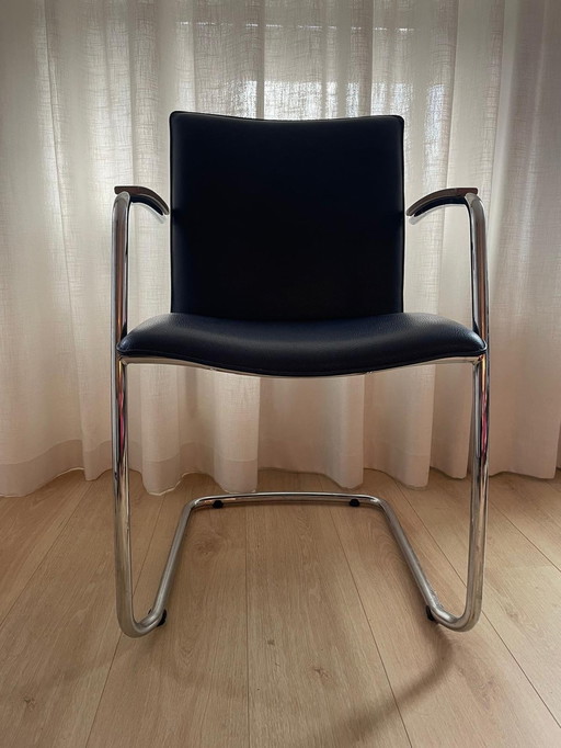 2 X Leolux Freyr Model 141-100 Eetkamerstoelen