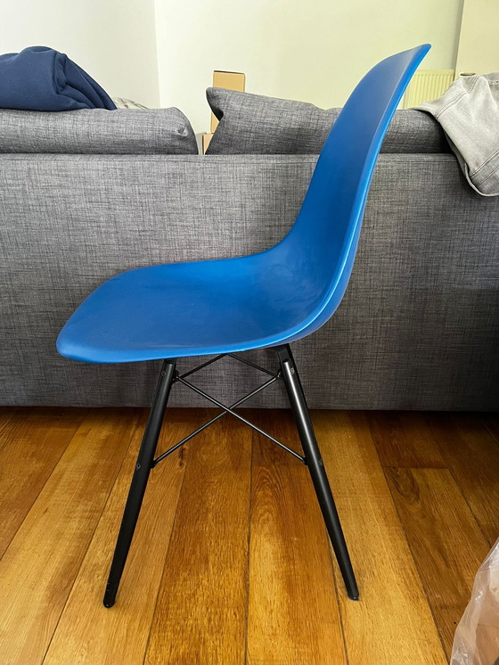 Image 1 of Vitra DSW stoel zwart esdoorn blauw