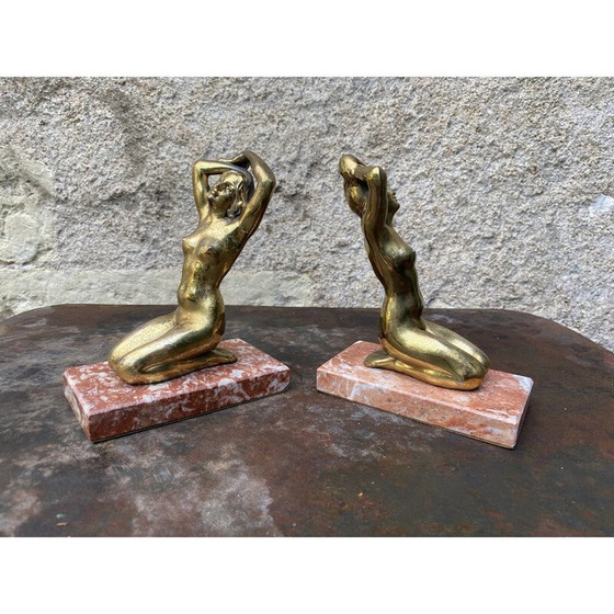 Image 1 of Vintage Art Deco marmeren boekensteun met afbeelding van 2 knielende vrouwen