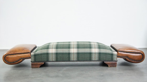 Image 1 of Daybed/Raambank Met Schapenleer En Wol