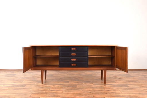 Mid Century Op-Art Handbeschilderd Teak Dressoir van Gustav Bahus, 1960S