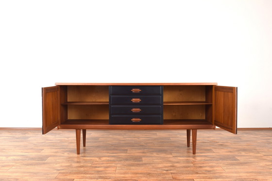 Image 1 of Mid Century Op-Art Handbeschilderd Teak Dressoir van Gustav Bahus, 1960S