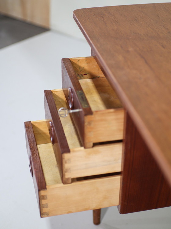 Image 1 of Bureau Vintage Teakhout Vrijstaand Deens