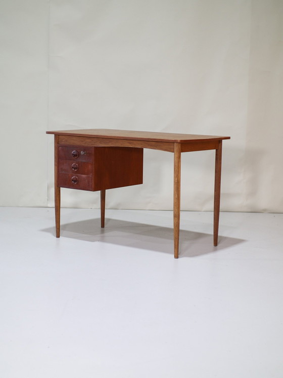 Image 1 of Bureau Vintage Teakhout Vrijstaand Deens