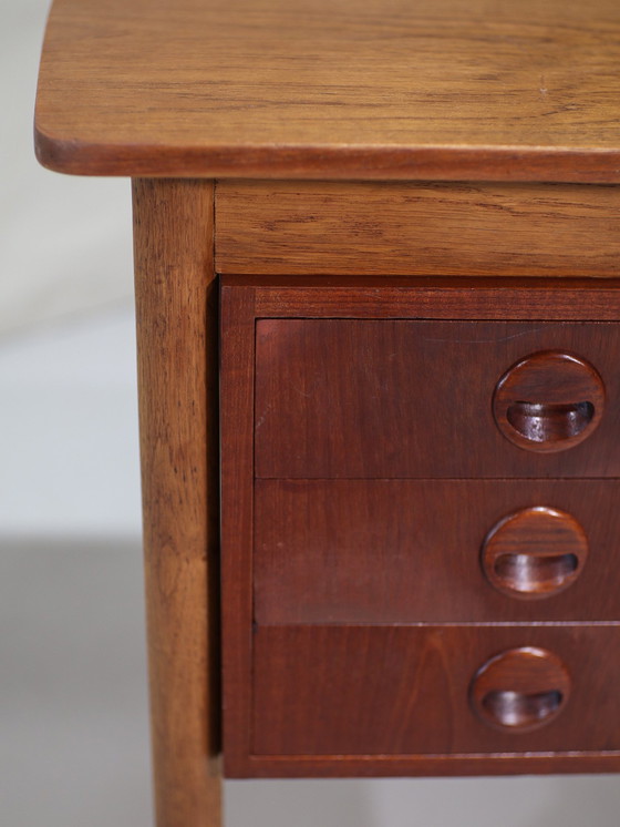 Image 1 of Bureau Vintage Teakhout Vrijstaand Deens