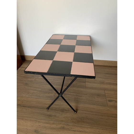 Image 1 of Vintage salontafel in metaal en zwart en roze dambord