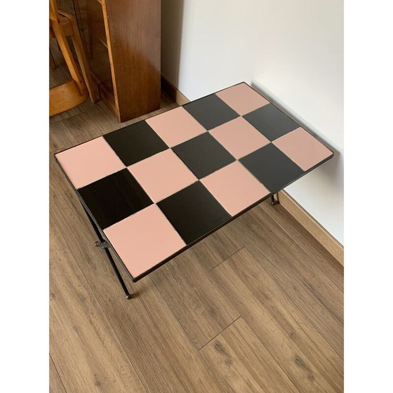 Image 1 of Vintage salontafel in metaal en zwart en roze dambord