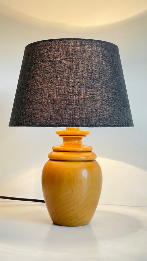 Lamp van massief hout en vintage stof