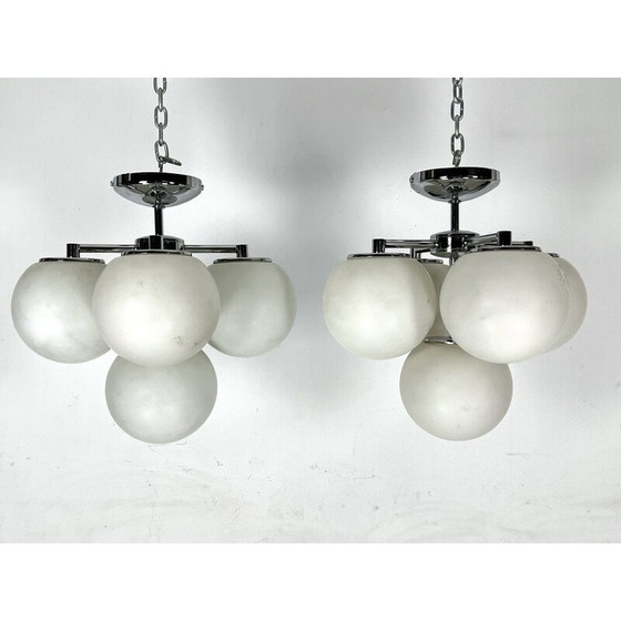 Image 1 of Paar vintage hanglampen in chroom en opaline glas, Italië 1980