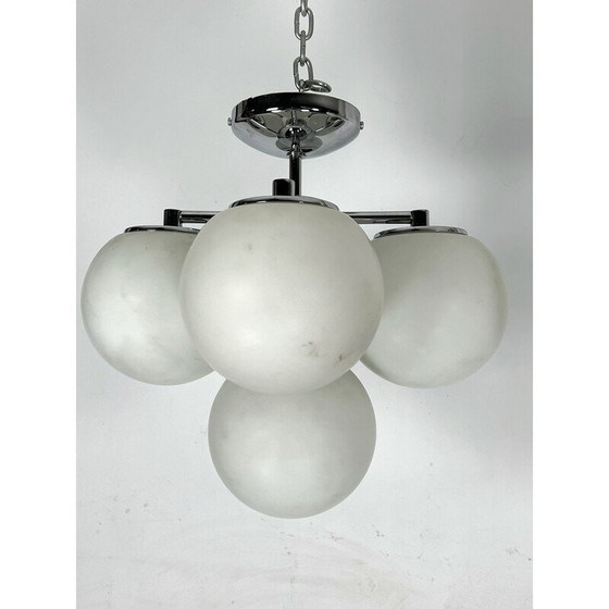 Image 1 of Paar vintage hanglampen in chroom en opaline glas, Italië 1980