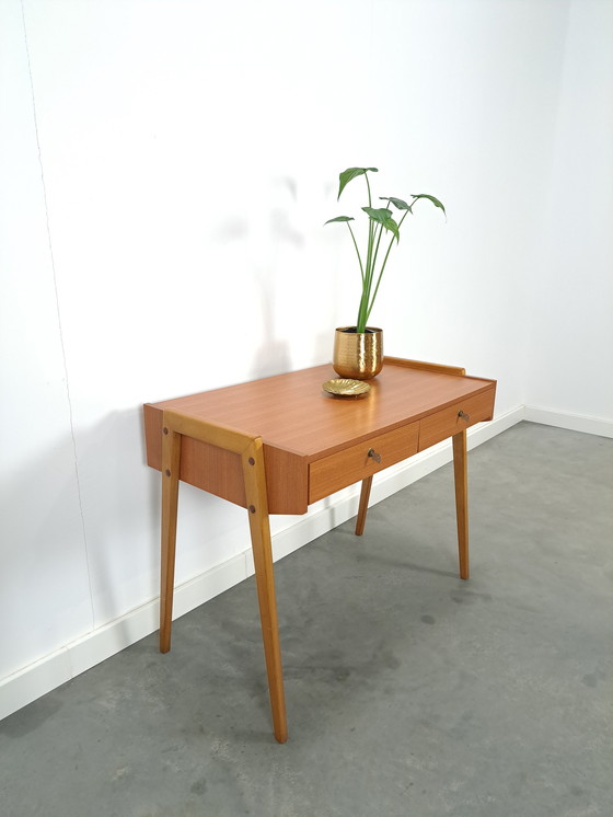 Image 1 of Formica bureau met lades