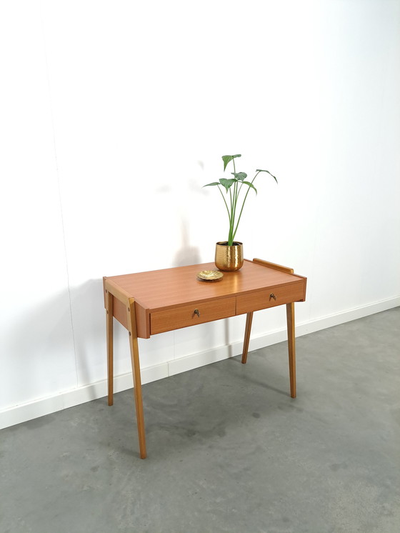 Image 1 of Formica bureau met lades