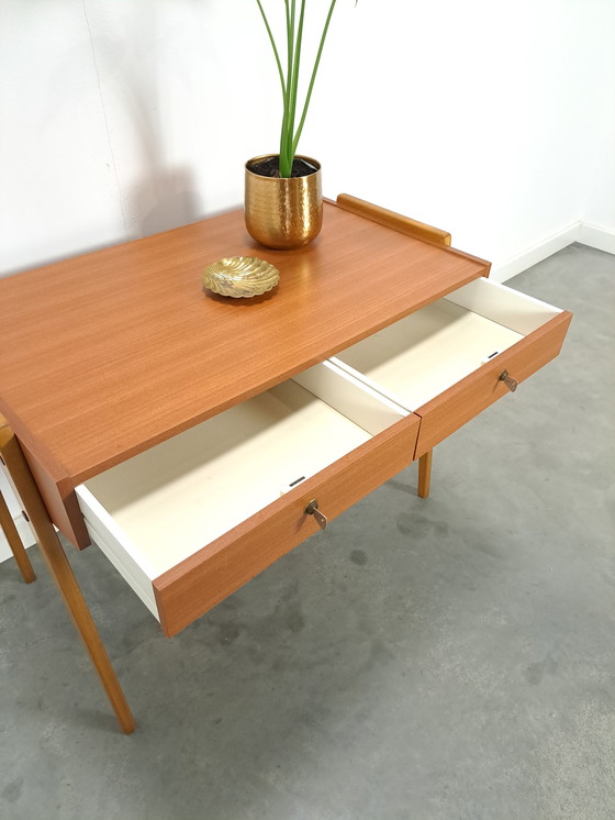 Image 1 of Formica bureau met lades