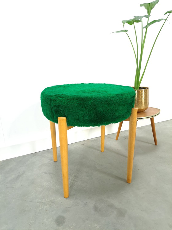 Image 1 of Houten kruk met groen kussen vintage