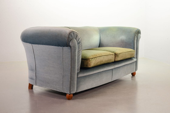 Image 1 of Chesterfield Duotone tweezits Victoriaanse bank in matblauw en mosgroen fluweel, jaren 50. ref. SS058