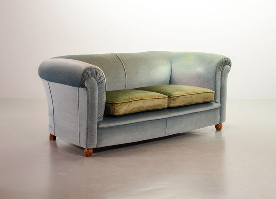 Image 1 of Chesterfield Duotone tweezits Victoriaanse bank in matblauw en mosgroen fluweel, jaren 50. ref. SS058