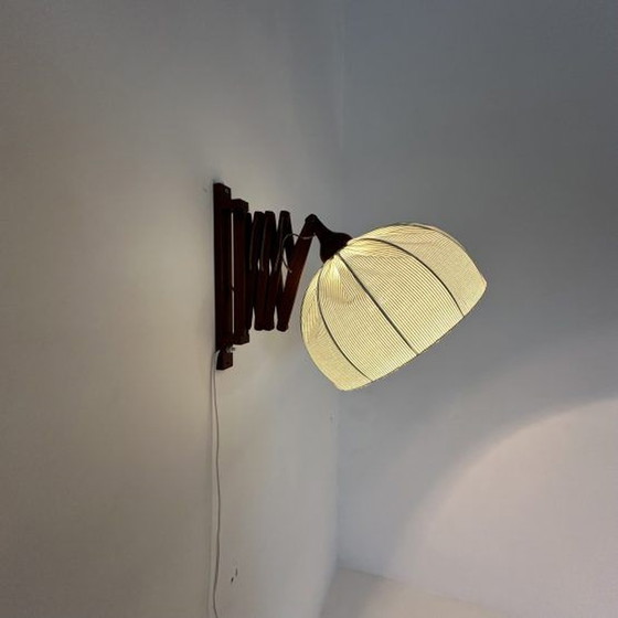 Image 1 of Vintage teakhouten schaar wandlamp , jaren 1960