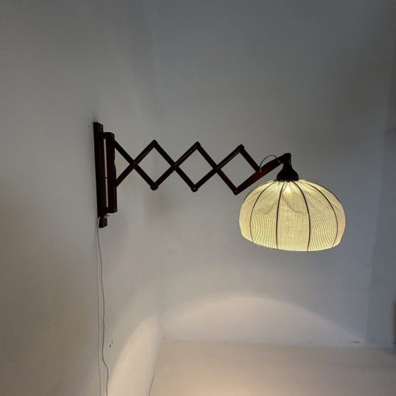 Image 1 of Vintage teakhouten schaar wandlamp , jaren 1960