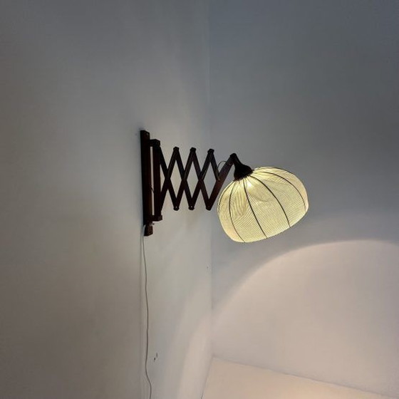 Image 1 of Vintage teakhouten schaar wandlamp , jaren 1960