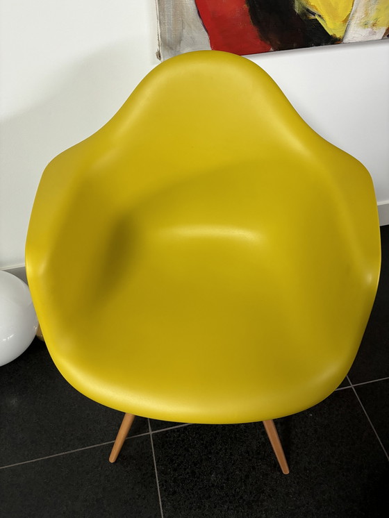 Image 1 of Vitra Daw Stoel