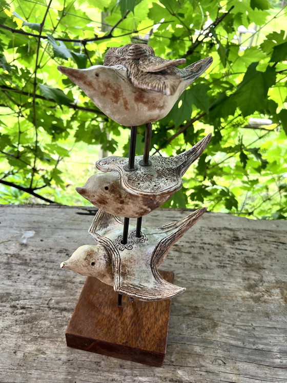 Image 1 of Sculptuur Houten beeld van drie vogels