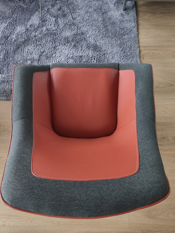 Image 1 of 2x Xooon fauteuil grijze stof met rood leer