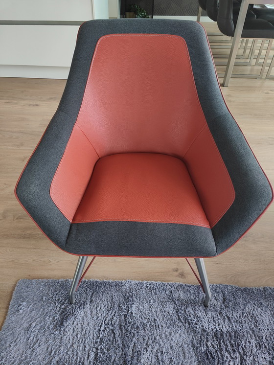 Image 1 of 2x Xooon fauteuil grijze stof met rood leer