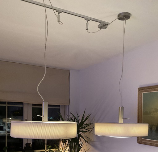 Vibia Twee Hanglampen Crème Kleurig .