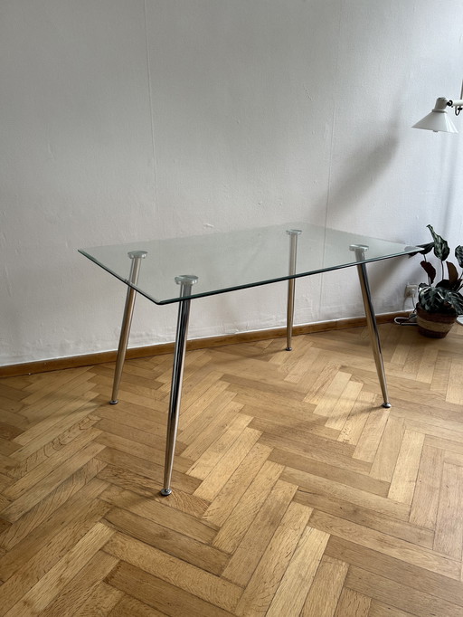 Glazen eettafel