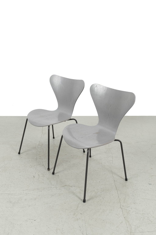 2x Arne Jacobsen voor Fritz Hansen stoel