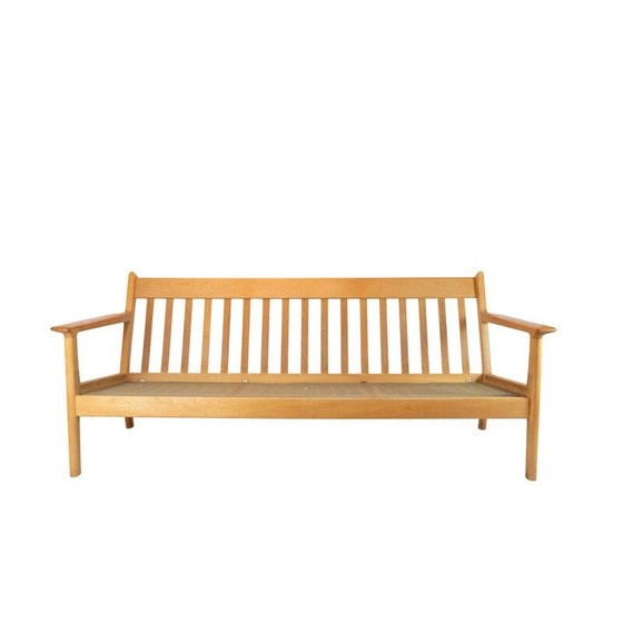 Image 1 of Vintage 3-zitsbank in eiken en rode wollen stof van Hans J. Wegner en Getama 1960