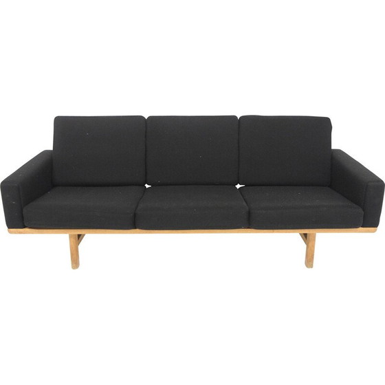 Image 1 of Vintage 3-zitsbank "GE-236" in massief eiken en stof van Hans J. Wegner voor Getama, Denemarken 1960