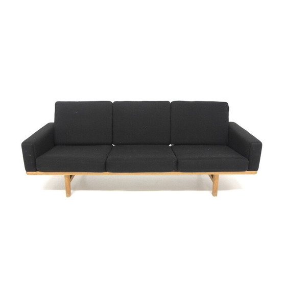 Image 1 of Vintage 3-zitsbank "GE-236" in massief eiken en stof van Hans J. Wegner voor Getama, Denemarken 1960