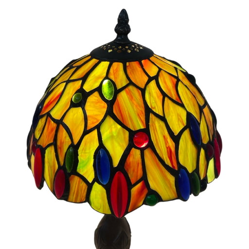 Tiffany stijl tafellamp - Gebrandschilderd glazen kap en decoratieve voet - Ca. 1980 (geen barsten)