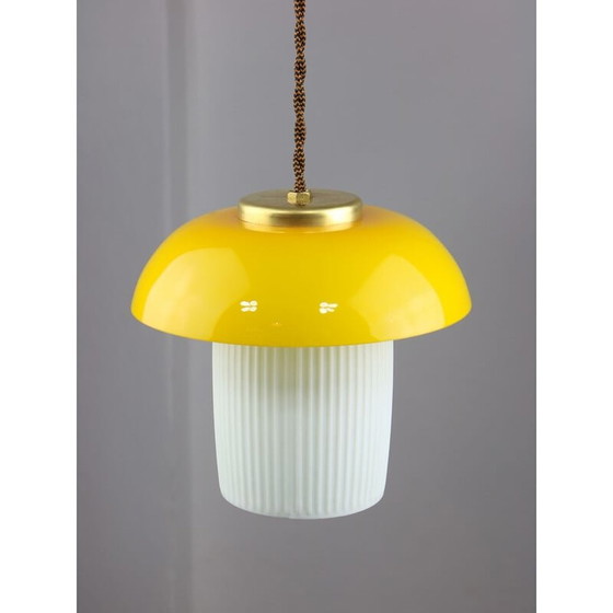 Image 1 of Mid Century hanglamp van geel glas en messing Mushroom