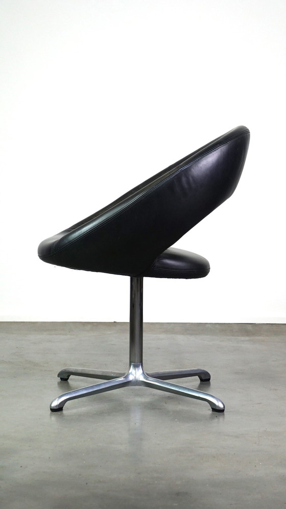 Image 1 of Zwarte lederen vintage Artifort design fauteuil model NINA