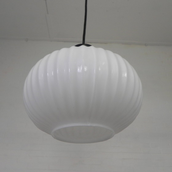 Image 1 of Vintage Hanglamp Met Witte Geribbelde Glazen Bol, Jaren 60