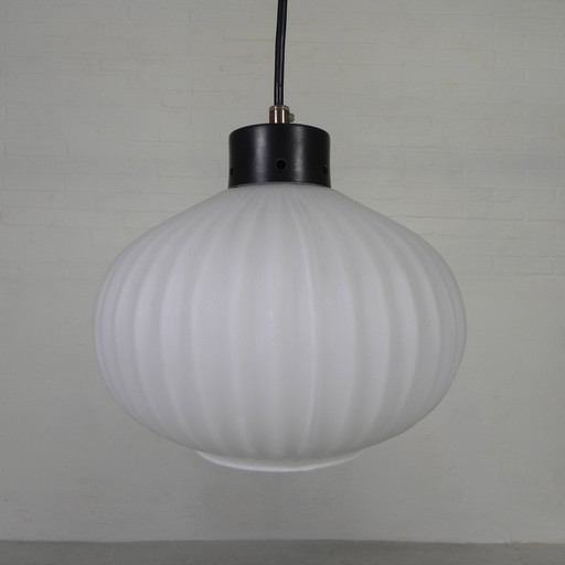 Vintage Hanglamp Met Witte Geribbelde Glazen Bol, Jaren 60