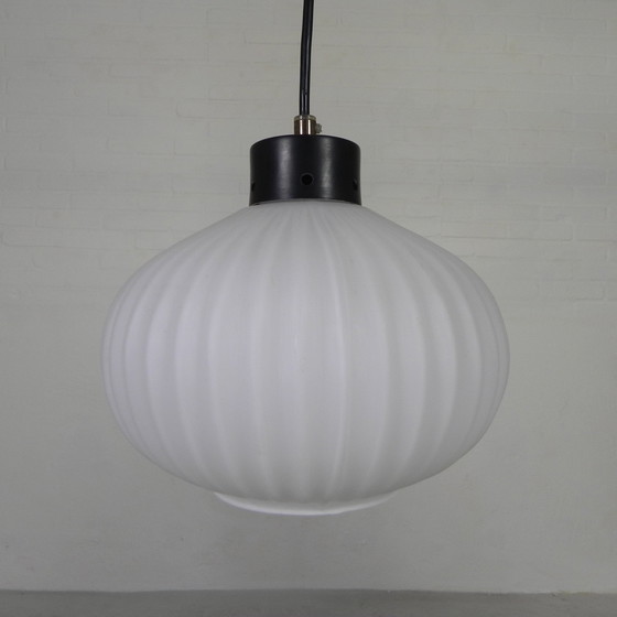 Image 1 of Vintage Hanglamp Met Witte Geribbelde Glazen Bol, Jaren 60