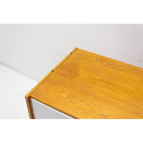 Image 1 of Vintage U-450 highboard in beukenhout van Jiří Jiroutek voor Interiér Praha, Tsjecho-Slowakije 1960