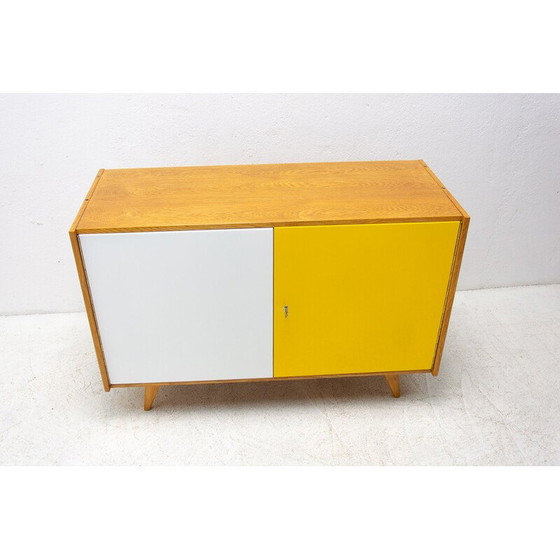 Image 1 of Vintage U-450 highboard in beukenhout van Jiří Jiroutek voor Interiér Praha, Tsjecho-Slowakije 1960