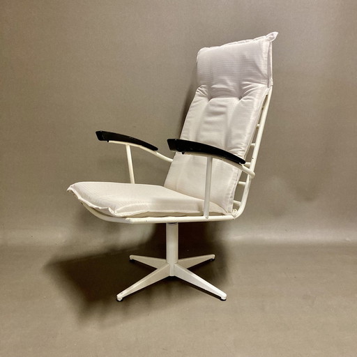 Metalen en bakelieten draaifauteuil Ontwerp 1960.