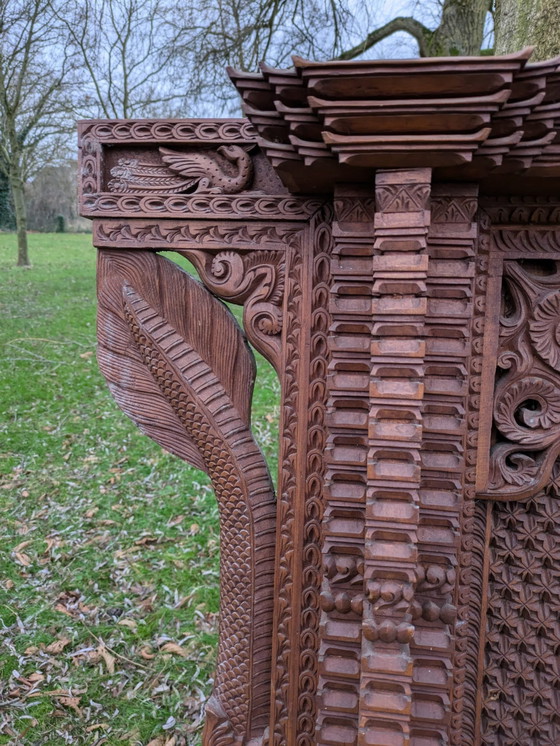 Image 1 of Gesneden houten raam uit Nepal