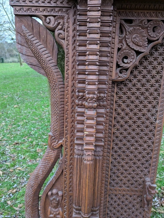 Image 1 of Gesneden houten raam uit Nepal